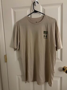 Under Armour Men’s Freedom Short Sleeve Crewneck T-Shirt - Beige with Flag logo